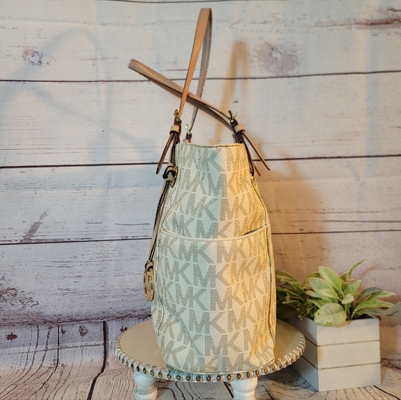 Michael Kors Jet Set Travel Vanilla Cream Beige-3 Compartment Large Tote Bag - Picture 3 of 16